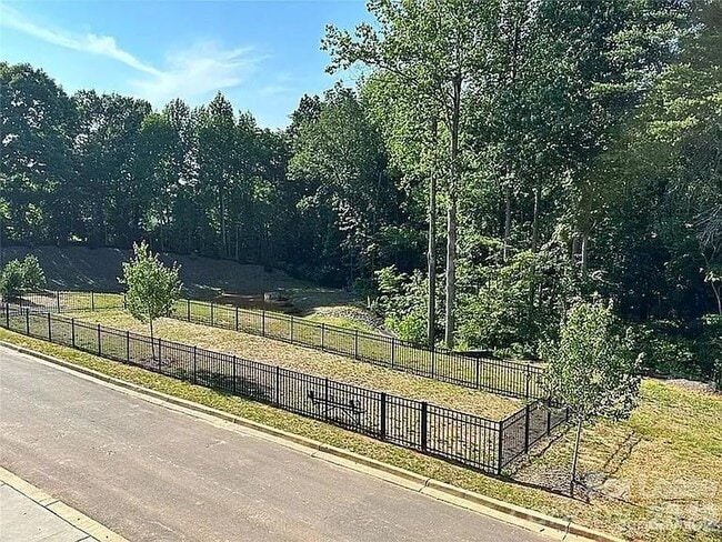 Photo - 108 Glencoe Ln