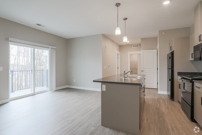 2 BR, 2 BA - 900 SF