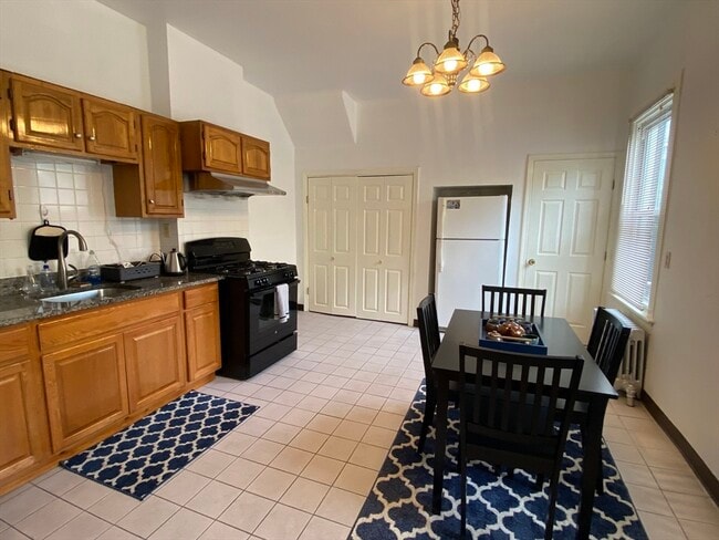 Building Photo - 52 Highland Ave Unit 1