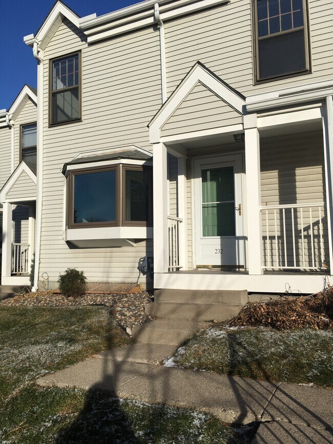 Front Entrance - 232 3rd Ave NE