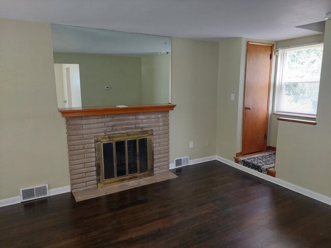 229 Evaline St