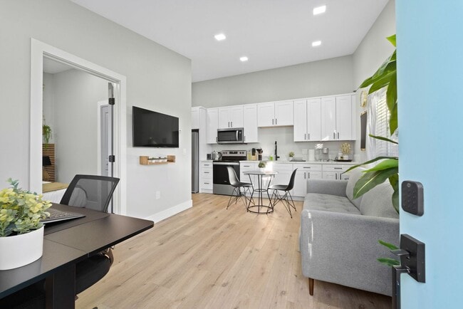 Building Photo - ? Modern 1 Bedroom in National City – Furn...