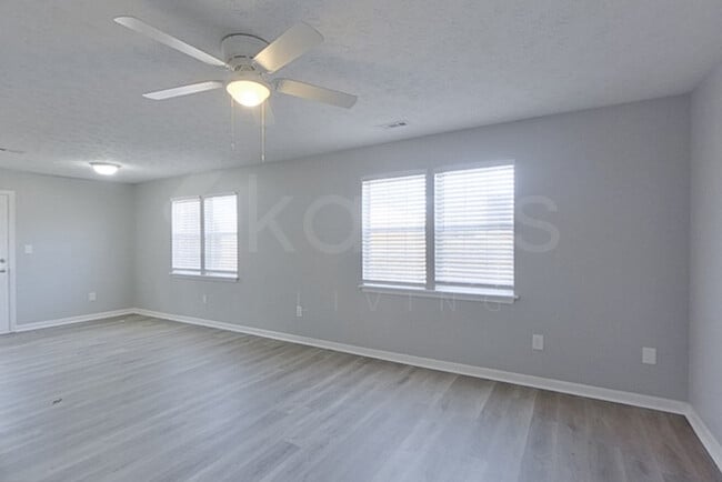 Photo - 250 Deer Pkwy