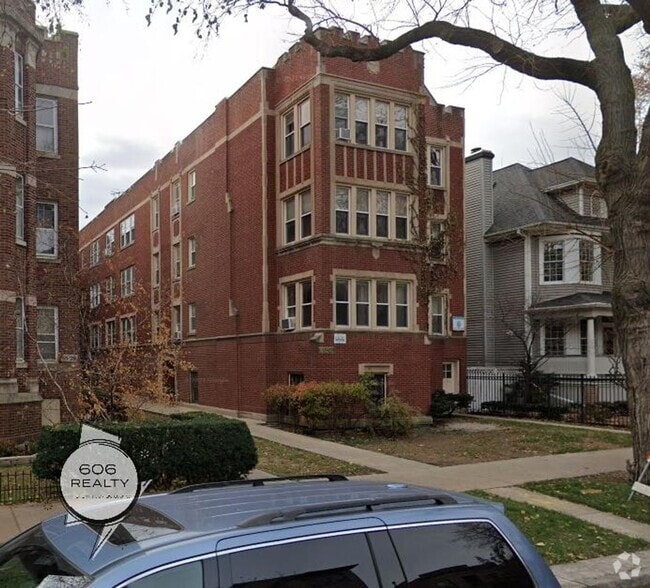 Building Photo - 1333 W Carmen Ave Rental