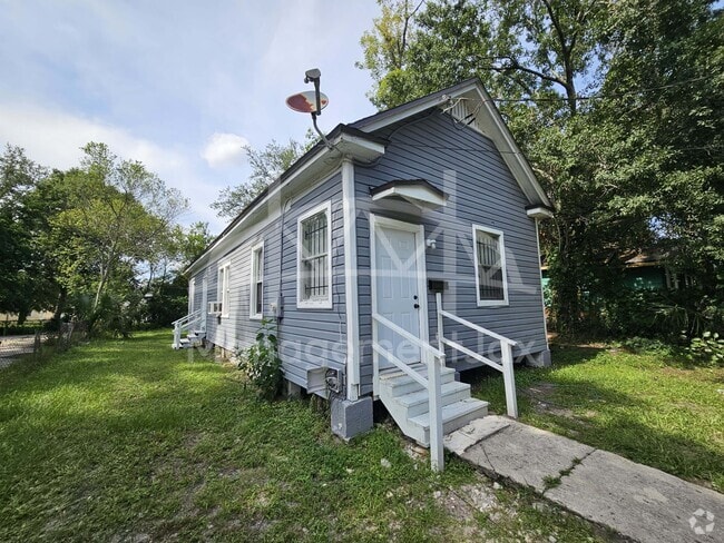 Building Photo - 1553 W 35th St Rental