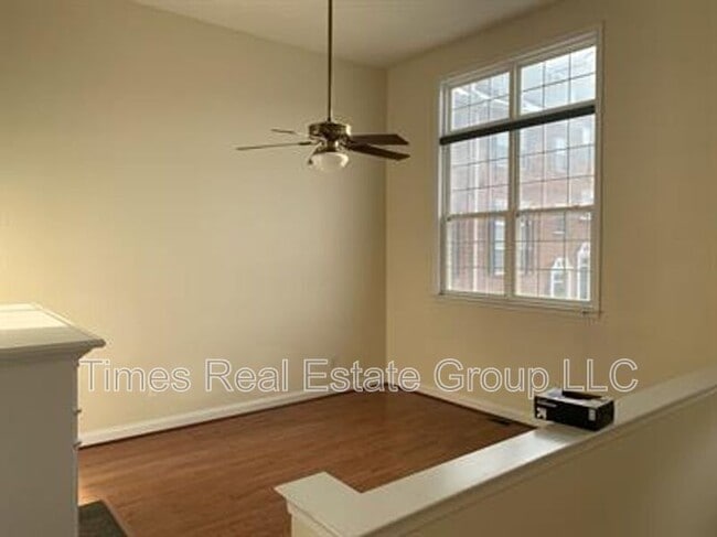 Photo - 436 W 5th Ave