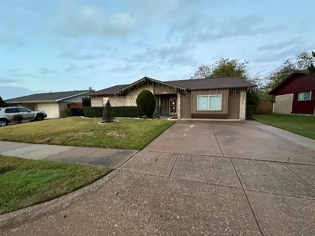 Building Photo - 1803 Redbud Cir