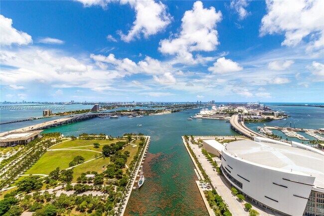 Photo - 888 Biscayne Blvd