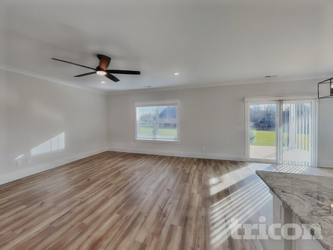 Photo - 520 Kingwood Ln