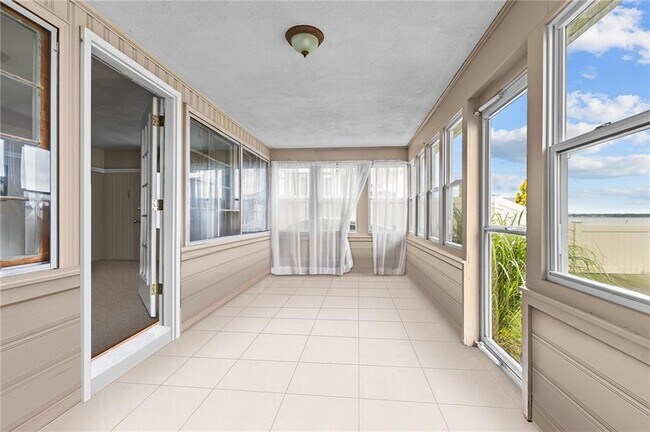 Photo - 75 Charlotte Dr