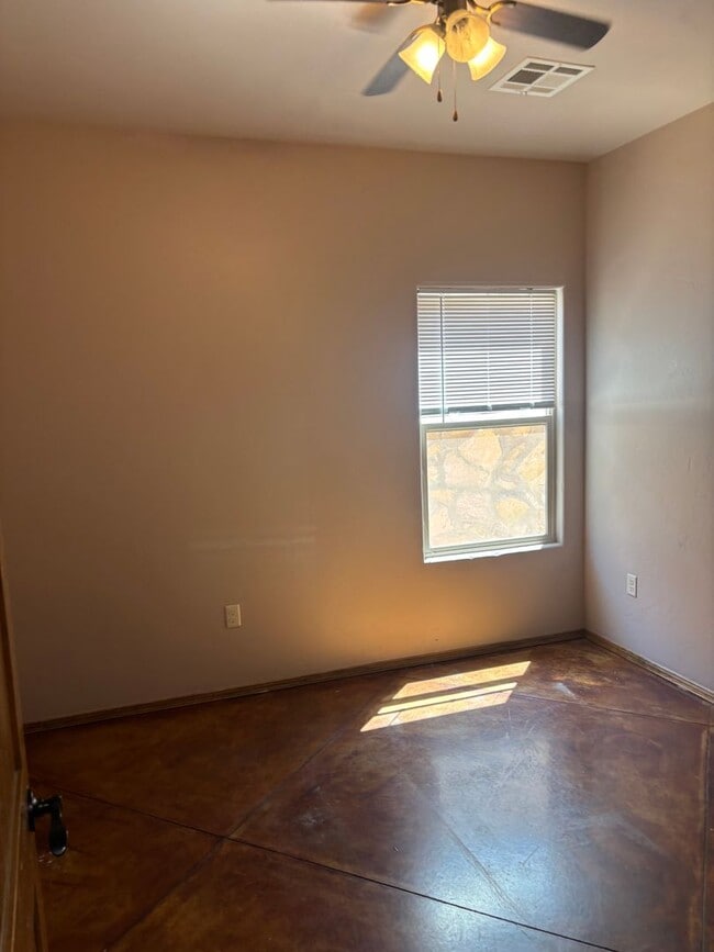 3635 Santa Cecilia Ave