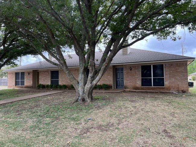 3/2 Hewitt, TX Duplex - 3/2 Hewitt, TX Duplex House