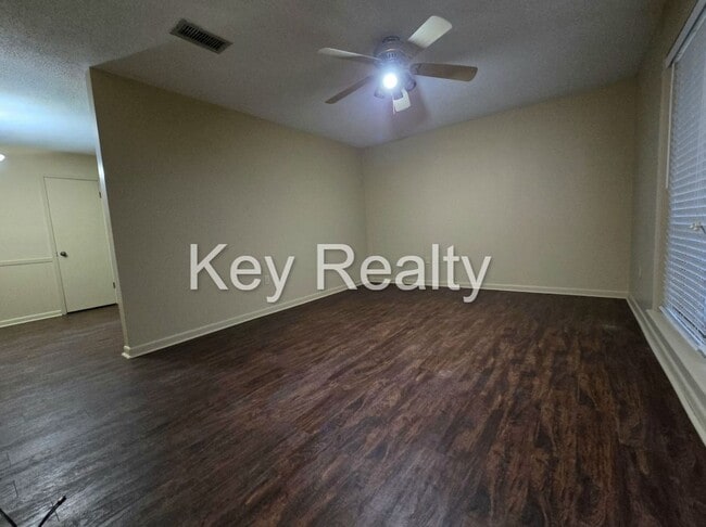 Photo - 4502 Parliament Dr