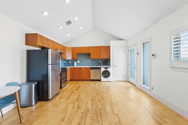Photo - 1307 E 52nd St Unidad 5