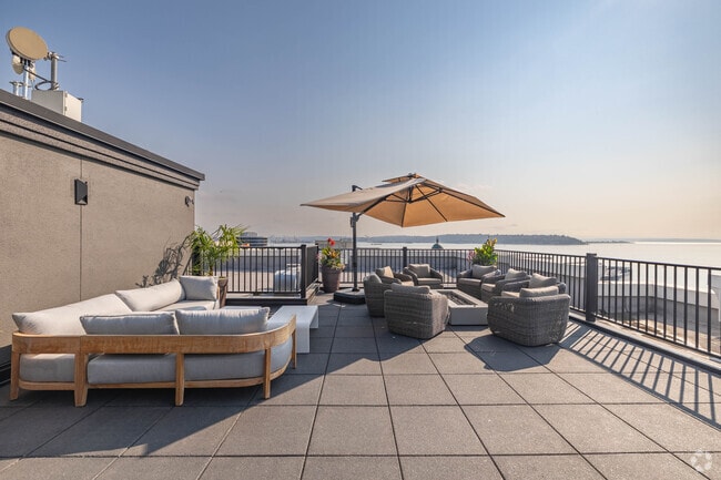 Reimagined Rooftop Terrace with Panoramic Views & Gas BBQs