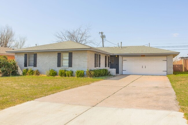 Photo - Beautiful home for lease near Hefner & Penn