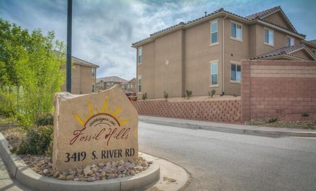 Building Photo - Great Fossil Hills Townhouse!