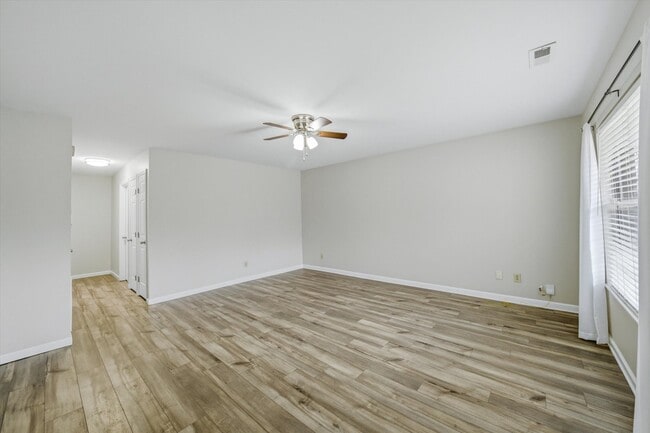 Photo - 804 Valerie Ln