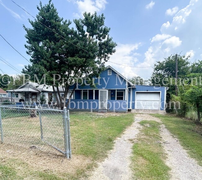 Photo - 813 E 2nd Ave