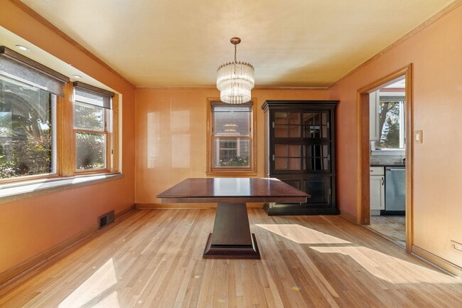 Photo - 5536 Webster St