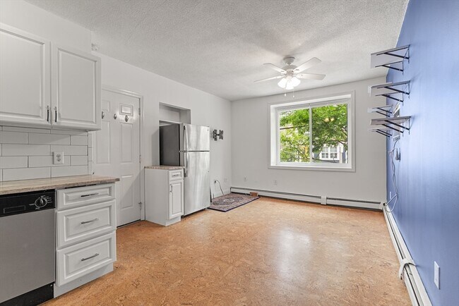 Building Photo - 151 W Sixth St Unit 1 Rental
