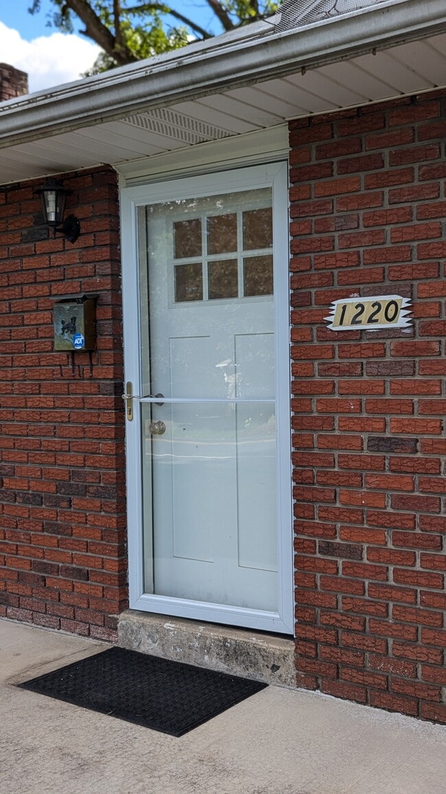 Photo - 1220 N Cedar Crest Blvd