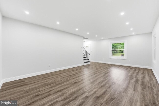 Photo - 27 Parkside Cir