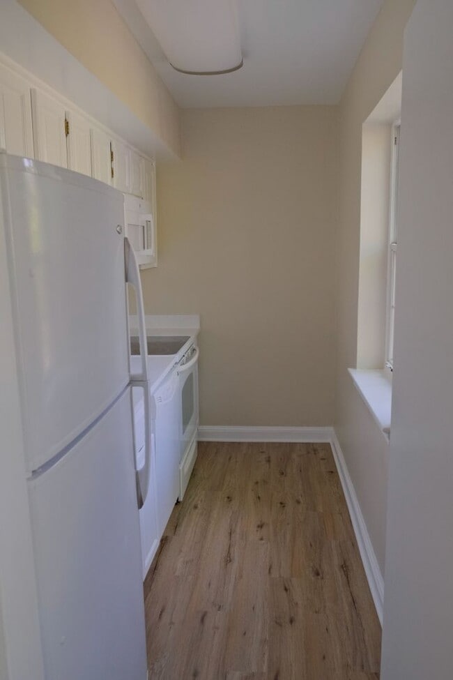 Photo - Beautiful corner unit in a secure, all-brick, pet-friendly building Unit 912
