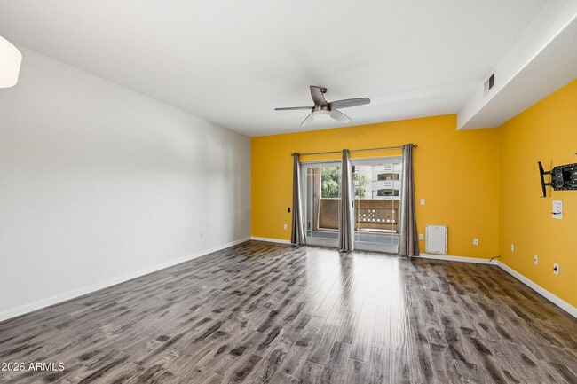 Photo - 920 E Devonshire Ave