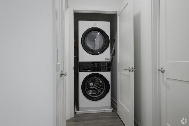 2BR, 2BA - 1,112SF - Laundry