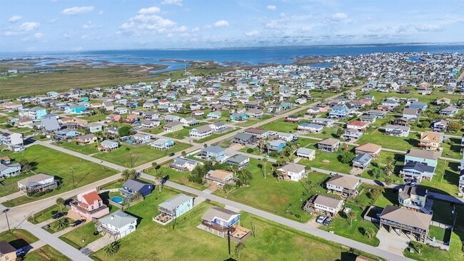 Building Photo - 16527 Lewis Scott Rd