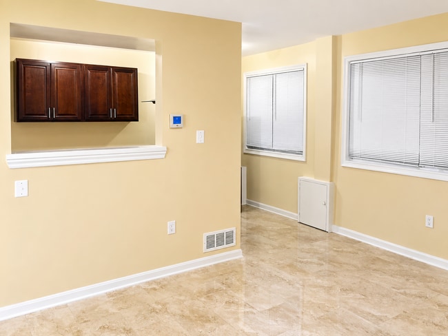 Photo - 213 N Adams St