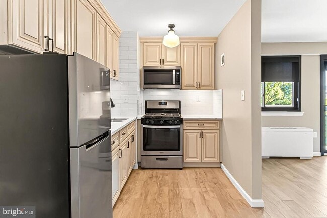 Photo - 801 N Pitt St Unidad 505