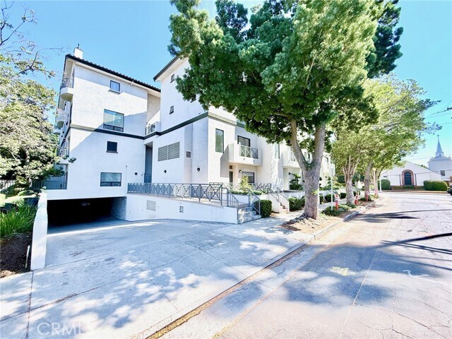 Building Photo - 111 S Oak Knoll Ave Unit 108 Rental