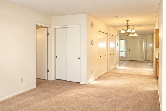 3176 Shoshone Dr