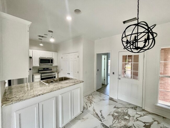 Photo - 110 Greystone Blvd