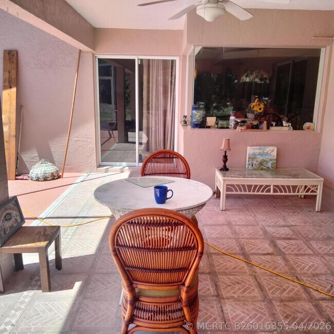 Photo - 312 SW Buzby Ct
