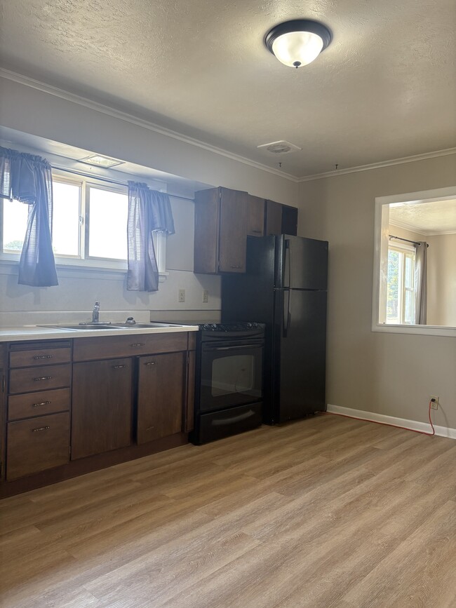 Photo - 135 S California St