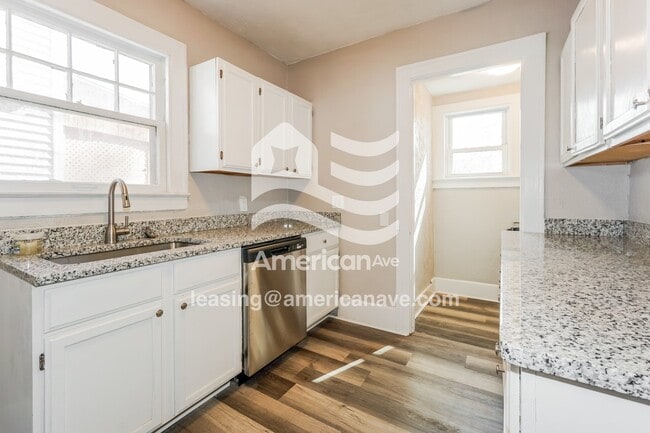 Photo - 3908 Leybourn Ave