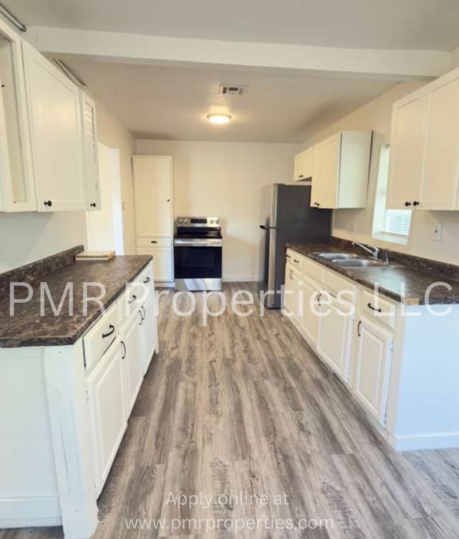 Photo - 3 Bedrooms/ 2 Bathrooms House