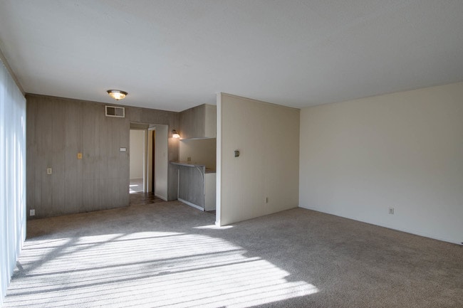 Photo - Wildcat Inn - College Heights & Denison