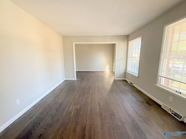 Photo - 1729 Laverne Dr NW