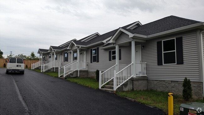 Building Photo - 615 E Main St Unit 20-40 Sunrise Lane Rental