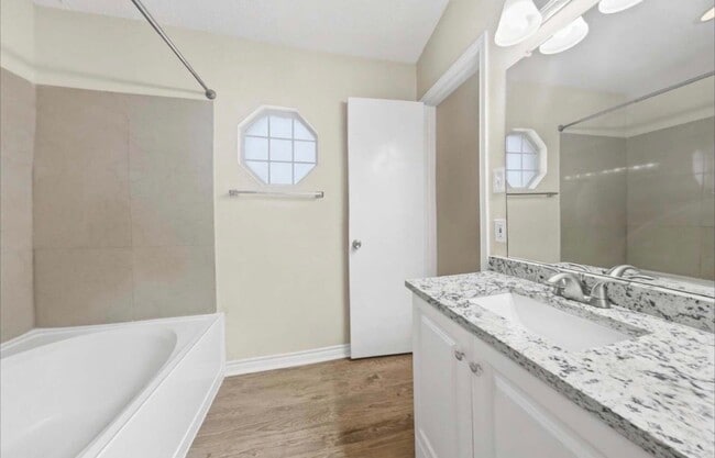 Photo - 702 Woodcrest Dr