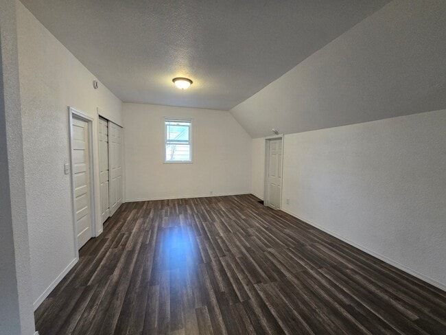 Building Photo - 219 N Rock St Unit 3