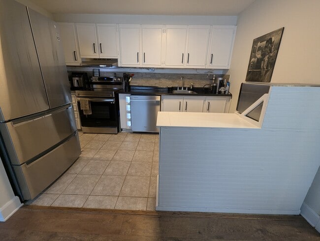 Building Photo - 47 Sumac St Unit 6