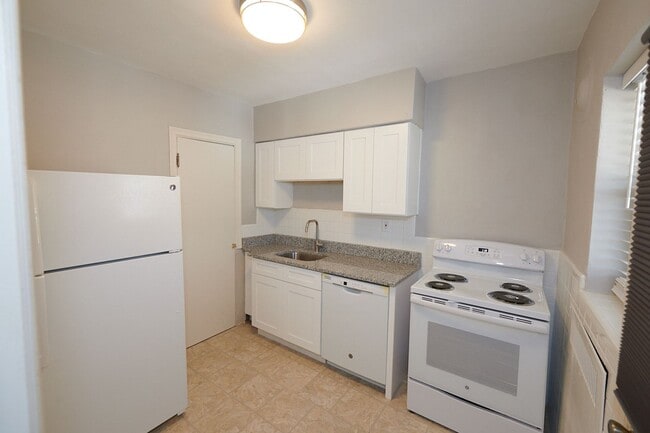 5823 Lindenwood Ave Unit 5823-3E Lindenwood
