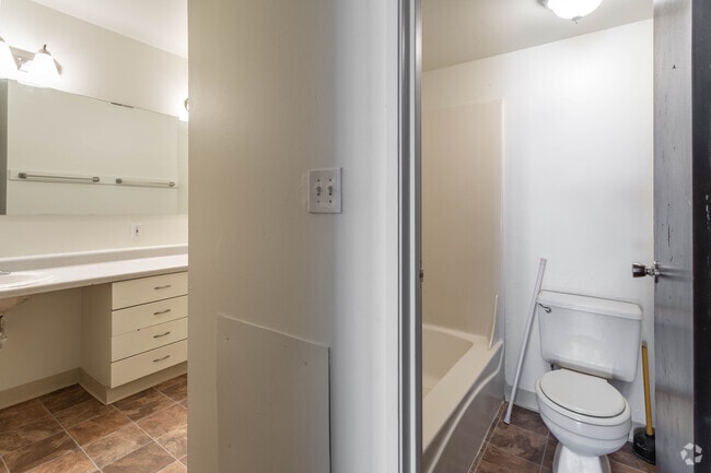 2 BR, 1 BA - Corner Unit - 850 SF
