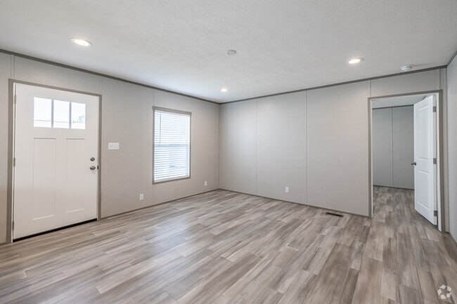 2BR, 2BA - 896SF - Clayton Blazer - Living Room - Arrowhead Ranch