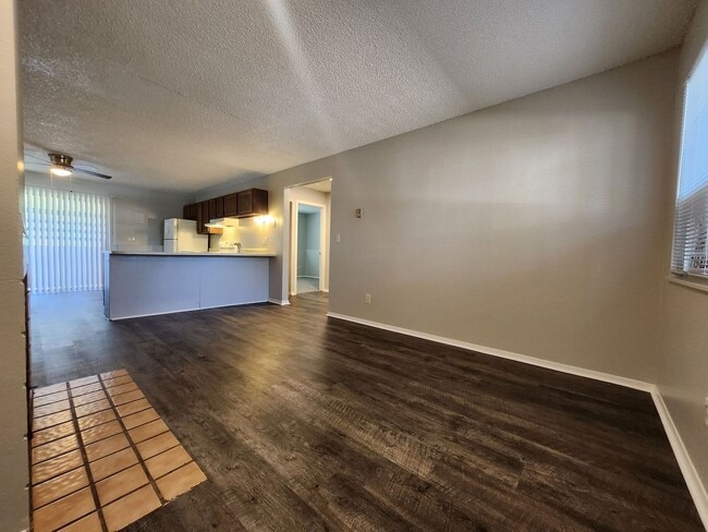 Photo - 2922 Straus Ln Unit B